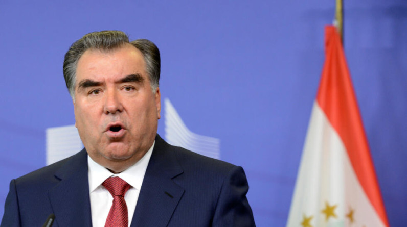 بعد قيود الحج وحظر اسم "محمد".. رئيس طاجيكستان يمنع الحجاب واحتفالات عيدي الأضحى والفطر